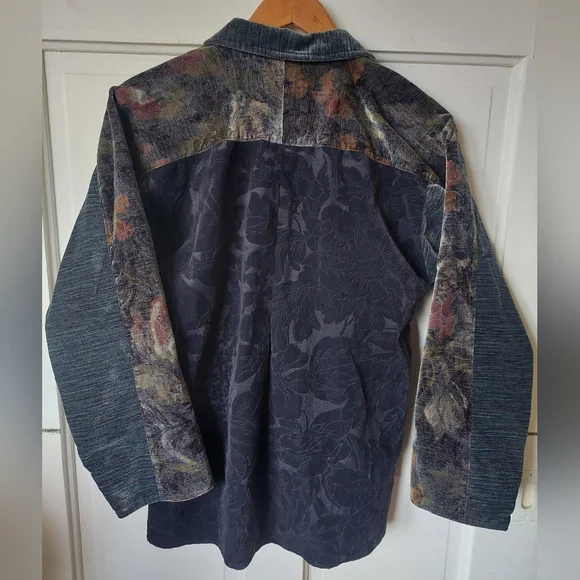 Unique Velvet Shacket - Picture 5 of 6